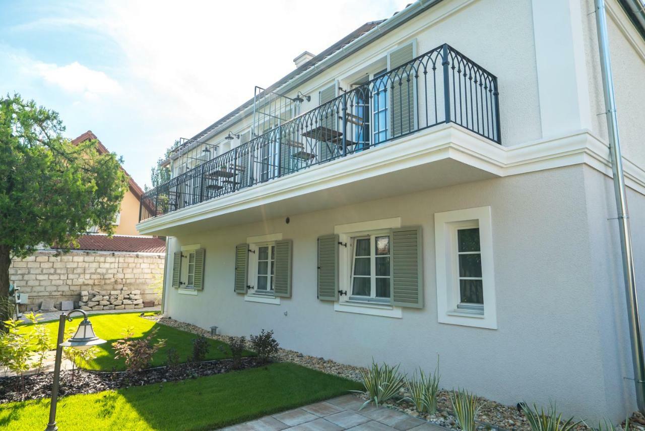 Secca Apartman Siófok Esterno foto